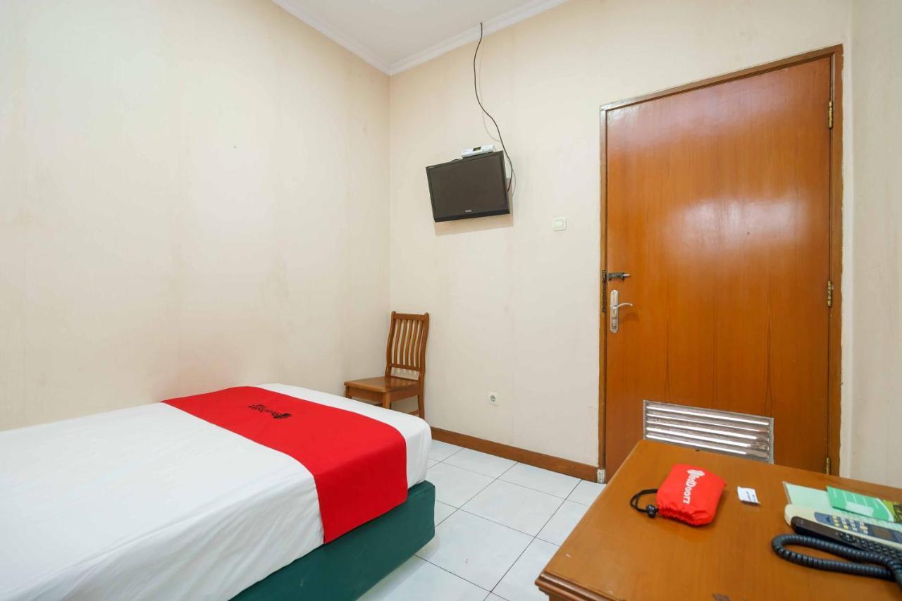 RedDoorz Plus near Kemang Raya Hotel Jakarta Bagian luar foto